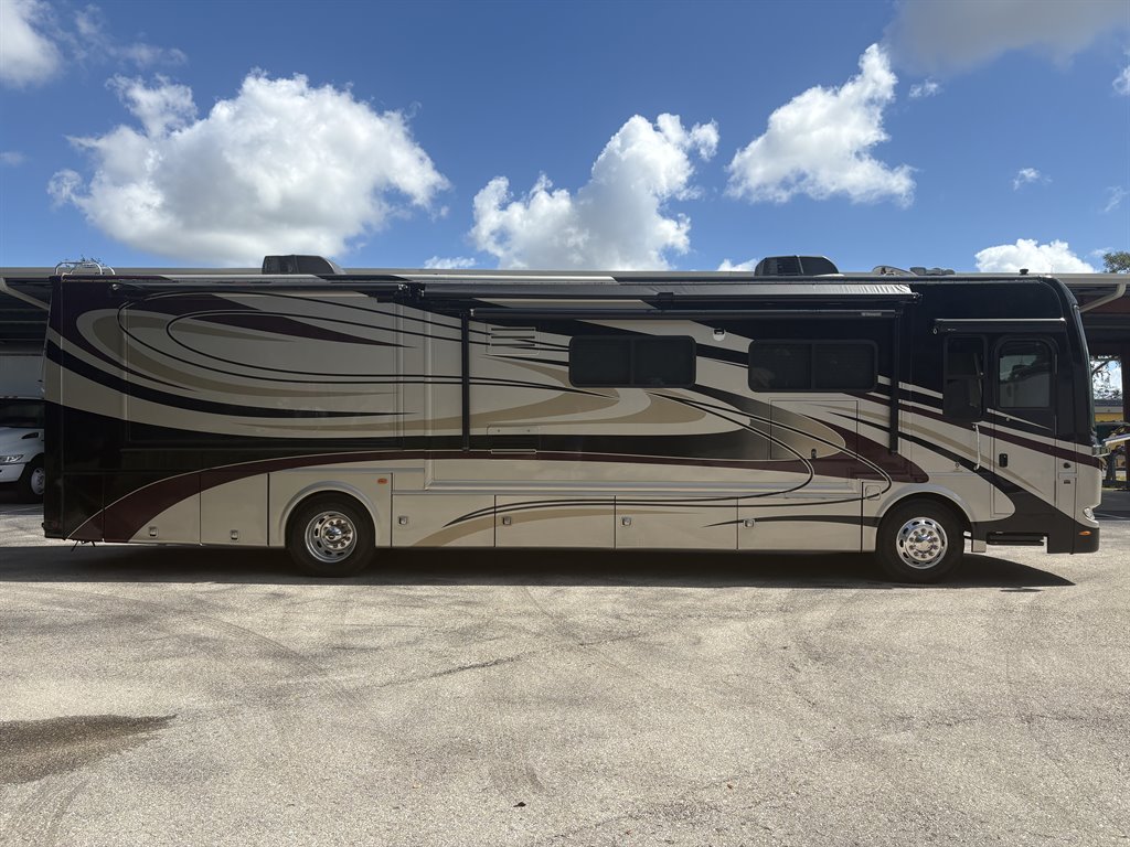 2011 Freightliner Xc Raised Rail Rear Engine Motor Home Chassis - $89,000